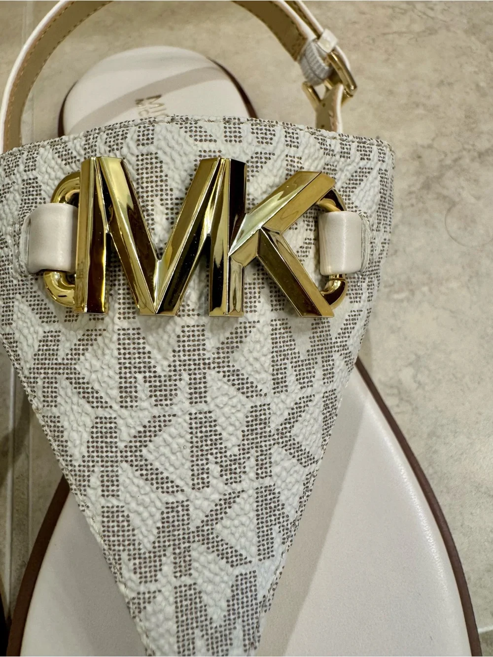 Michael Kors Reed Flat Thong Sandals Vanilla Gold Size 9 NWOT